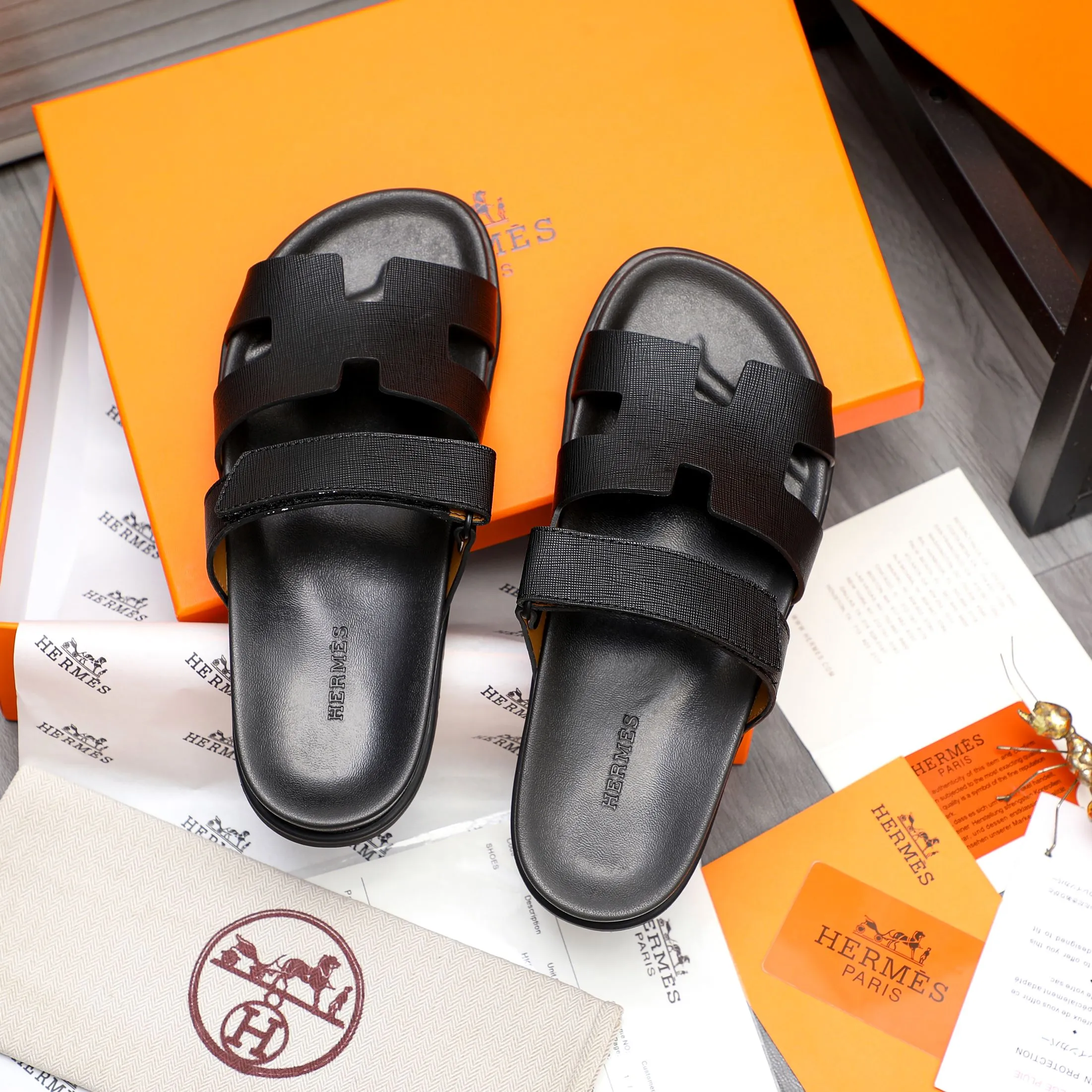 Men's shoes 💰340 Product trademark: Hermes "Hermes" Couple's slippers Regular size: 36-46 Product material: Selected vertical grain cowhide upper, microfiber lining, original outsole